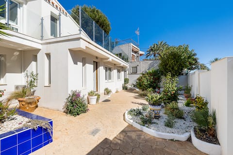 Beach Villa next to award-winning beach
