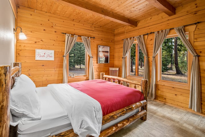 Dormitorio #1 en la planta baja - Cama doble tamaño queen