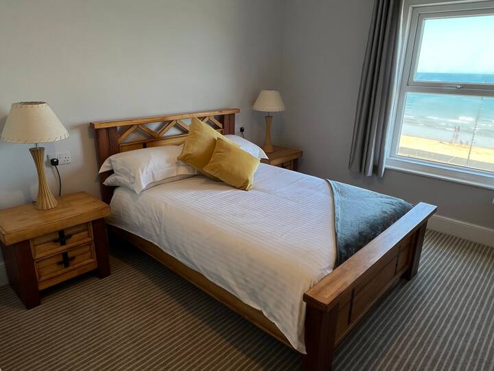 Habitación doble, con ventana con vistas al mar