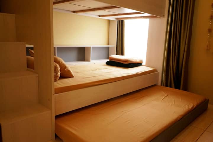 ห้องนอนที่ 2 เตียงสองชั้นขนาด 3x100x200 ซม.