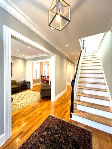 Chicago’s Bridgeport Huge 4 Story w/Garage Parking gallery image 2