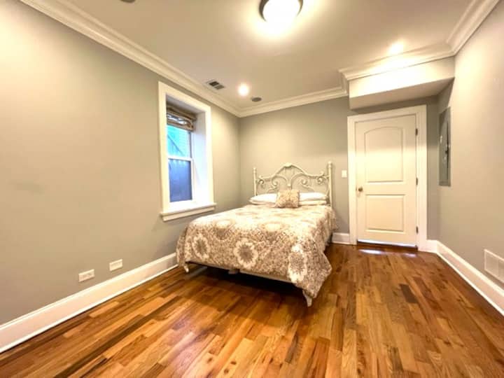 חדר שינה בקומה ראשונה