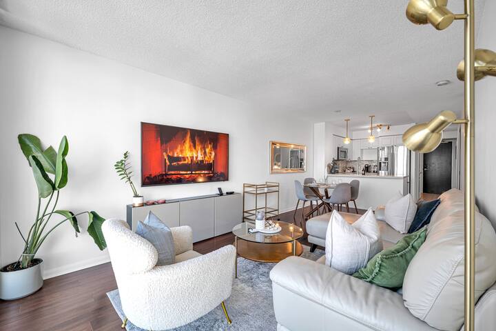 Junior 2BR Downtown Toronto condo & Parking gallery image 2