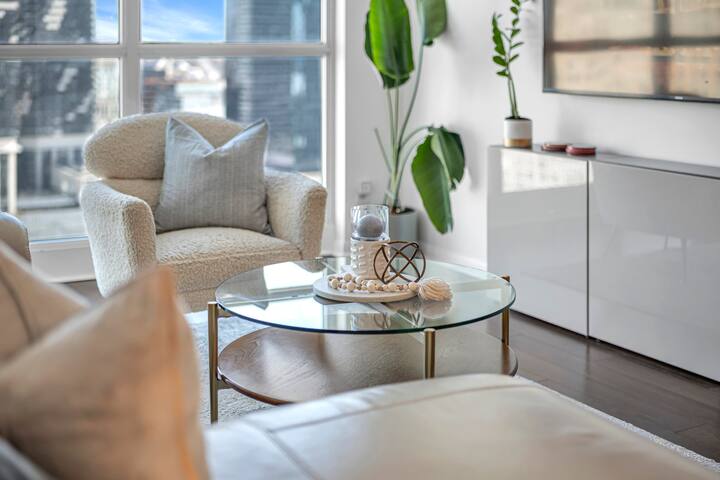 Junior 2BR Downtown Toronto condo & Parking gallery image 3