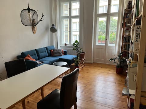 Popular Airbnb listing: Quiet, bright apartment w/ 2 rooms & sunny balcony in Neukölln