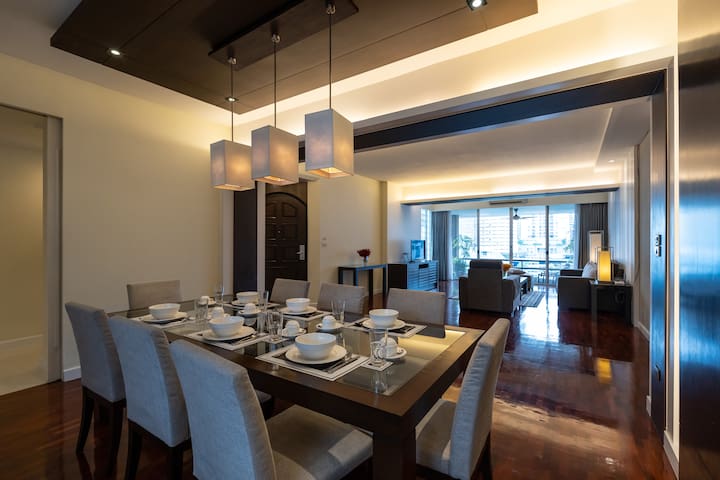 Spacious 3BR Sukhumvit apartment near BTS Nana