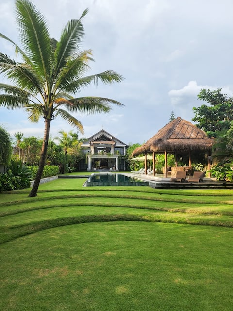 Luxury beachfront Villa Lux Tibubiu, Pasut beach