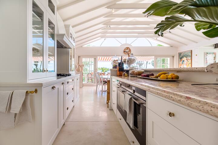 Iconic Clifton 4th Beachfront Bungalow gallery image 5