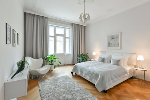 Popular Airbnb listing: Art Nouveau Apartment with Balcony at Old Town Sq in Staré Město