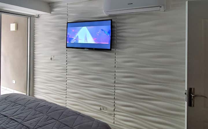 Aire Acondicionado & TV con Internet Privada (Netflix, Disney+ y Youtube incluido)