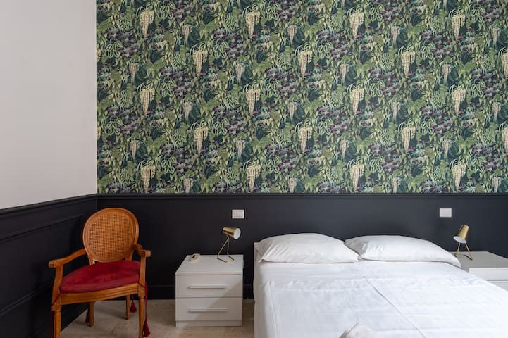 SPANISH STEPS 3 BEDROOM PRESTIGIOUS HOME gallery image 3