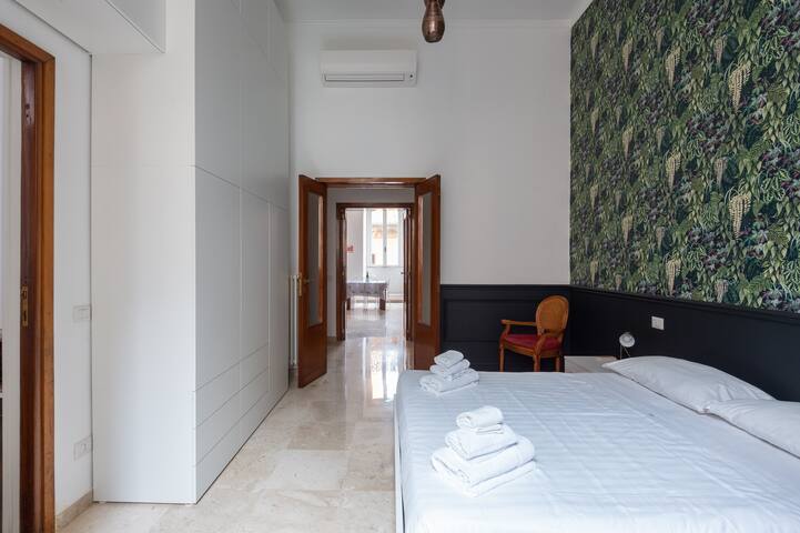 SPANISH STEPS 3 BEDROOM PRESTIGIOUS HOME gallery image 4