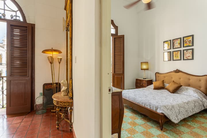 Plaza Vieja Views room /Habitación Vista Plaza Vieja