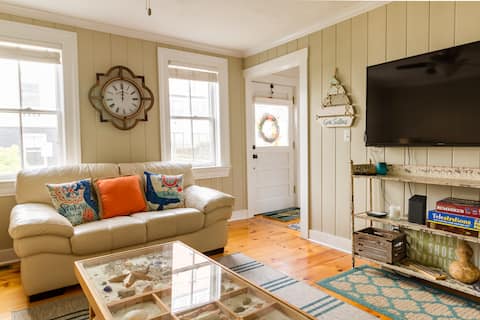 Seaport House, coastal home right downtown