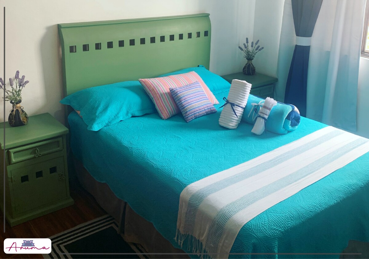 ห้องนอนพร้อมเตียงคู่