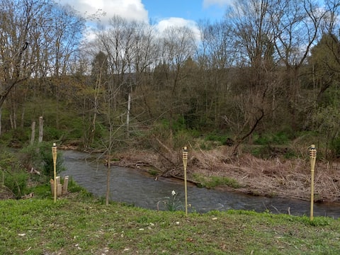 Cozy 1bd on the creek 13 miles to PSU