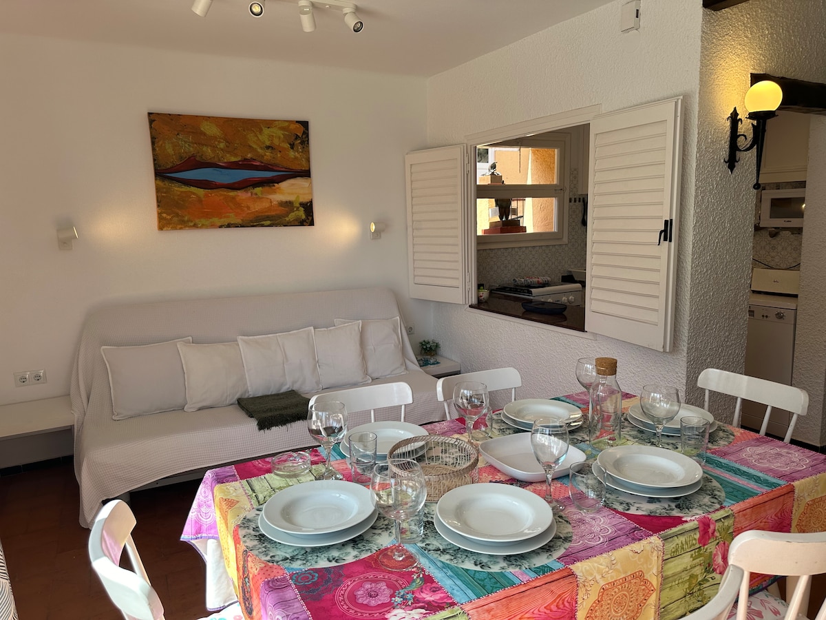 Annonce Airbnb populaire: House with garden 25 meters from the beach. La T. à Palamós