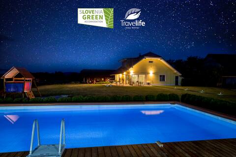 RESIDENCE ANA app MIA pool, garden, sauna