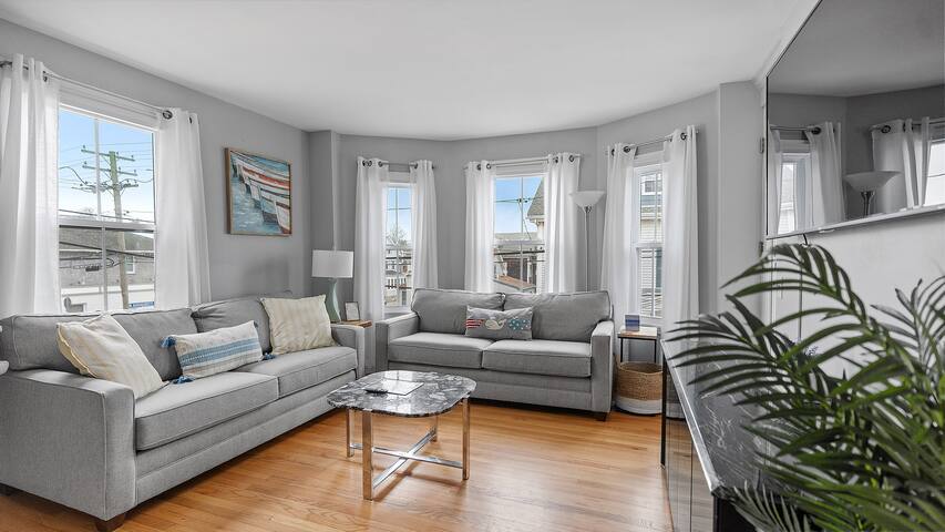 Downtown Newport Luxury on Thames gallery image 5