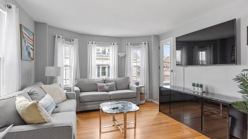 Downtown Newport Luxury on Thames gallery image 4