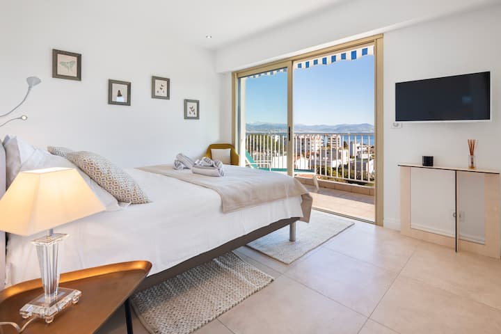 Hermoso dormitorio con una cama de 160 x 200.