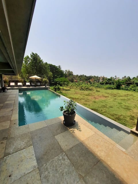 Trendy & Spacious 2 BR Apt with Infinity Pool