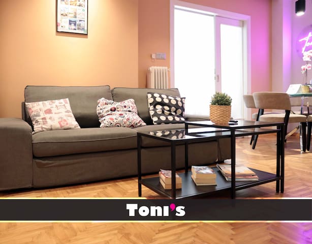 Toni’s – Acropolis 3BD Apartment Close To Metro