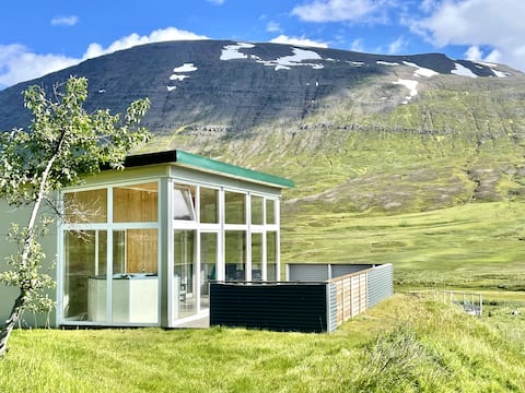 Mountain Cottage - indoor hot tub