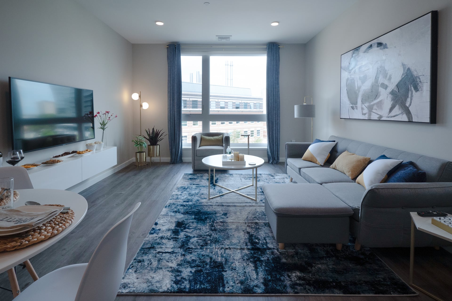 Luxury Apt with Parking and Gym | Downtown at Yale