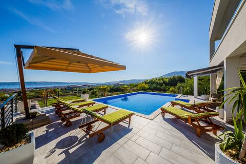 Villa BlueWave 8 bedrooms 2 swimming pool see view