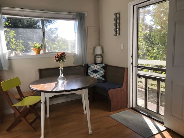 Mountain location. Five minutes to downtown