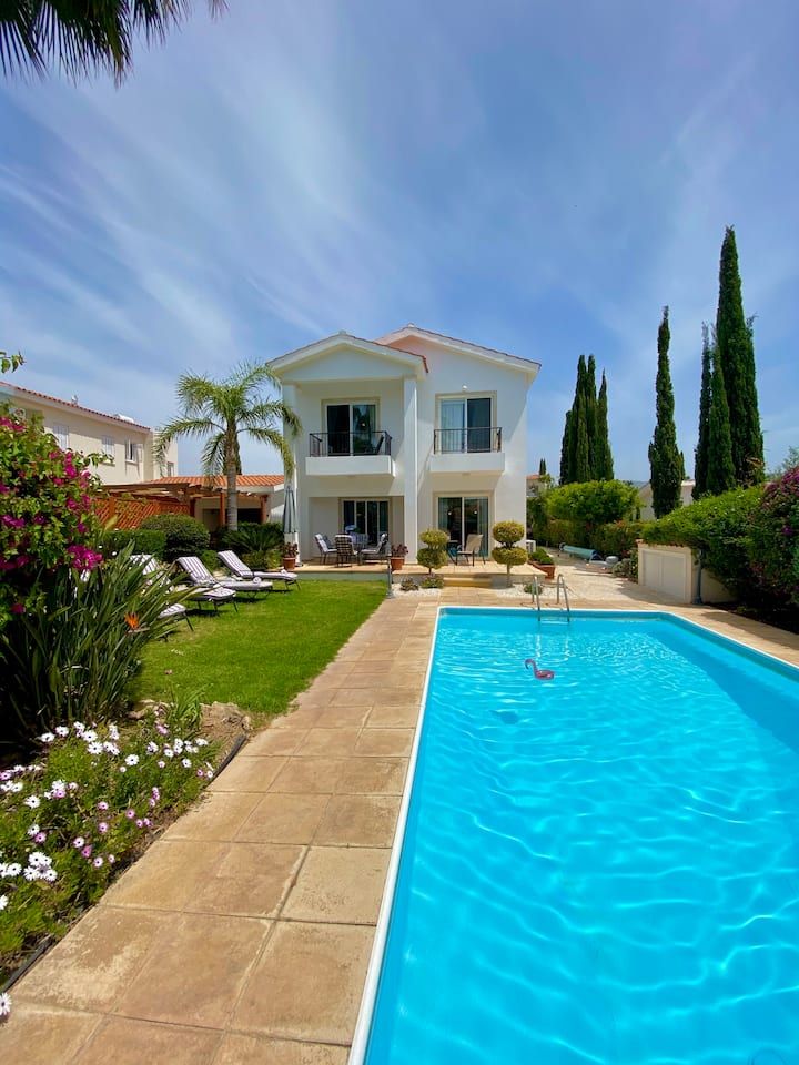 Villa ANNA opposite the sandy beach in Coral Bay Houses for Rent in Πέγεια, Paphos, Cyprus