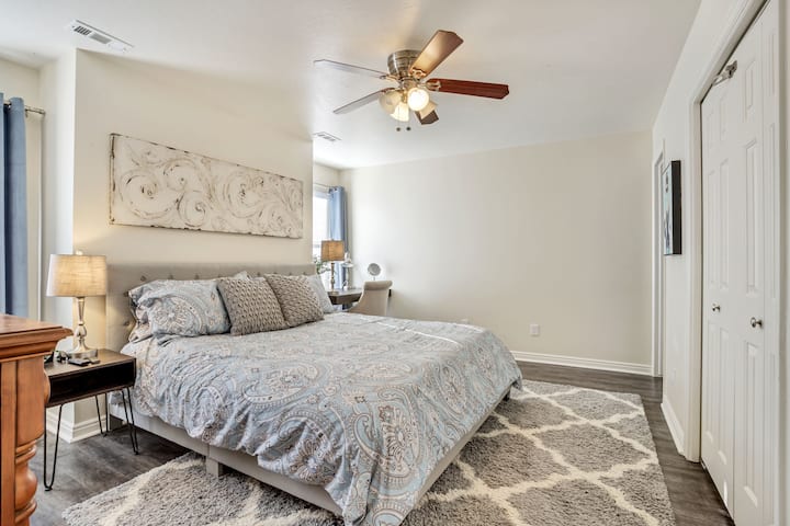 Chumba cha kulala cha Side B-Upper Level Master