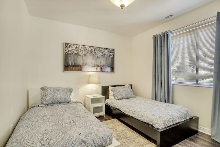 Chumba cha 3 cha kulala cha Upande B-Upper