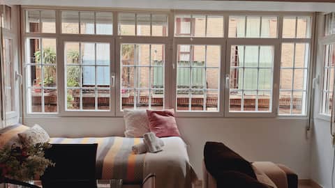 Popular Airbnb listing: GRANADA DREAMING FREE PARKING in Granada