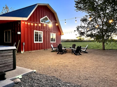 Barn house stay near Palisade, hot tub and views!