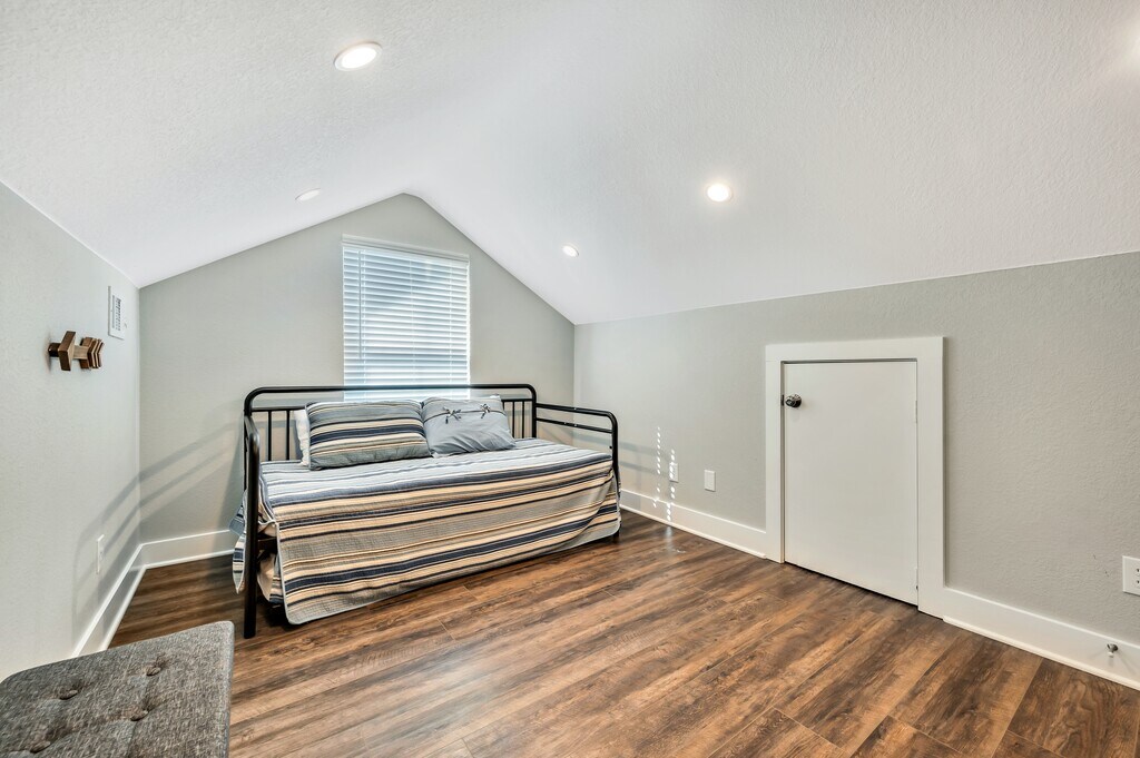 Im Obergeschoss mit Ausziehbett und Spielzimmer