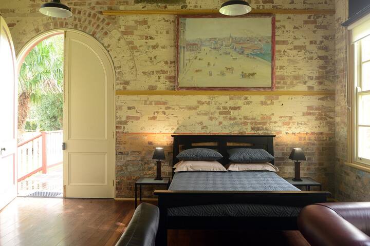 Bed and painting of Circular Quay