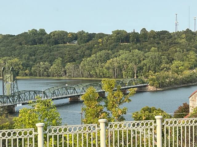 GRANDVIEW COTTAGE-BEST VIEW IN STILLWATER gallery image 2