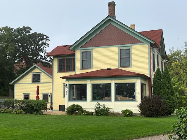 GRANDVIEW COTTAGE-BEST VIEW IN STILLWATER