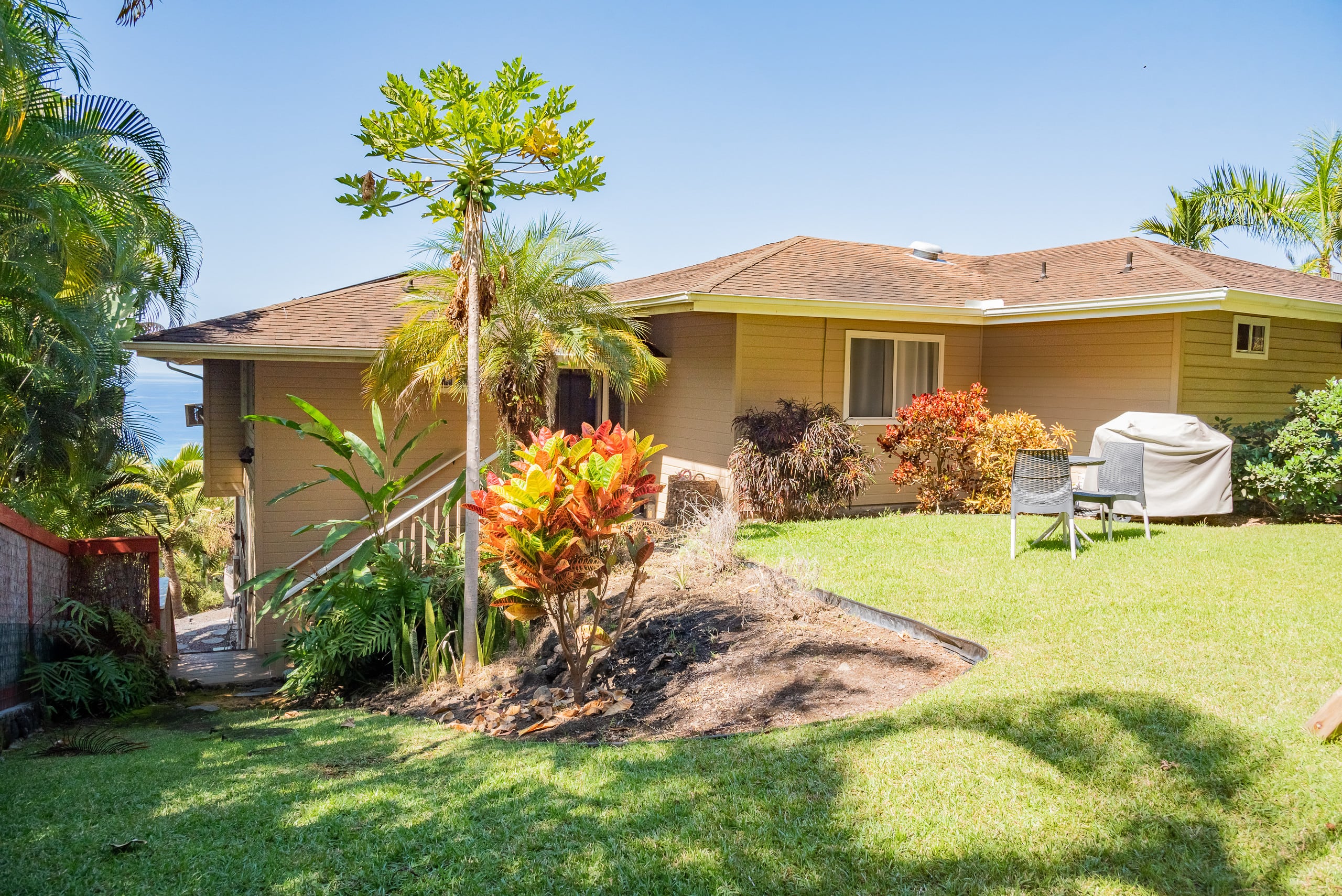 Home in Kailua-Kona · ★4.97 · 2 bedrooms · 2 beds · 1.5 baths - Image 35