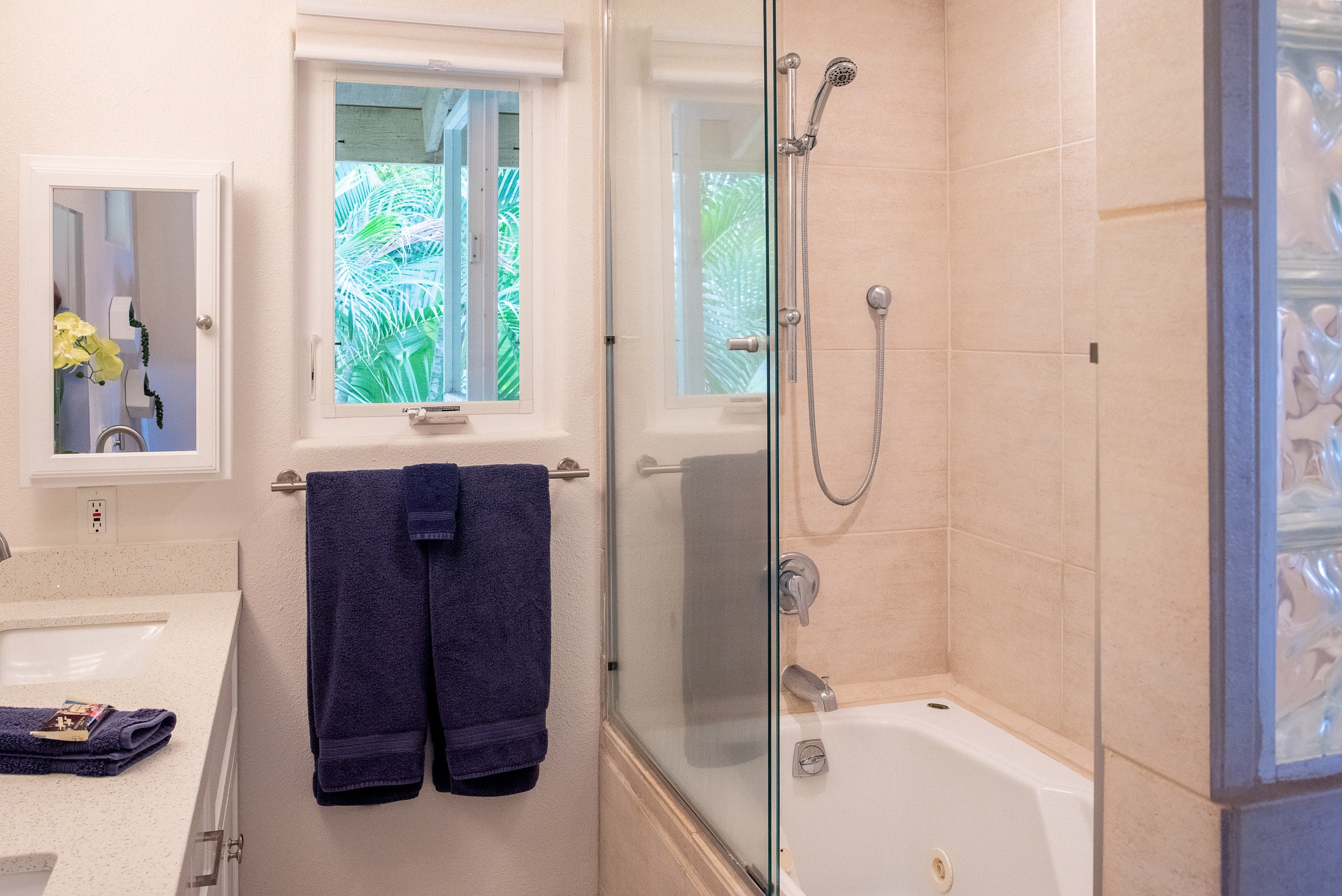 Home in Kailua-Kona · ★4.97 · 2 bedrooms · 2 beds · 1.5 baths - Image 23