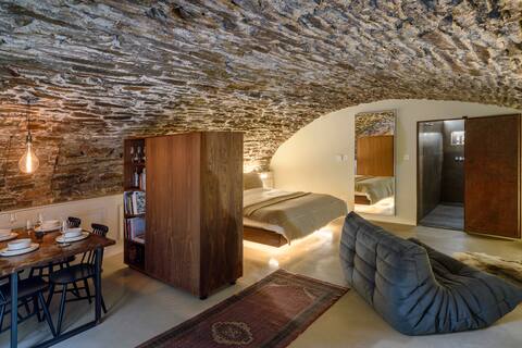 The Vault - luxury studio in Bristol Old City