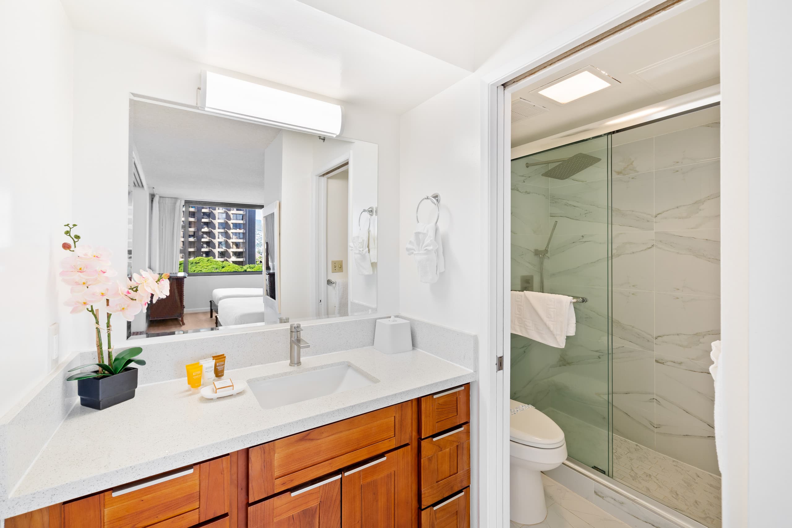 Condo in Honolulu · ★4.78 · 1 bedroom · 3 beds · 1 private bath - Image 22
