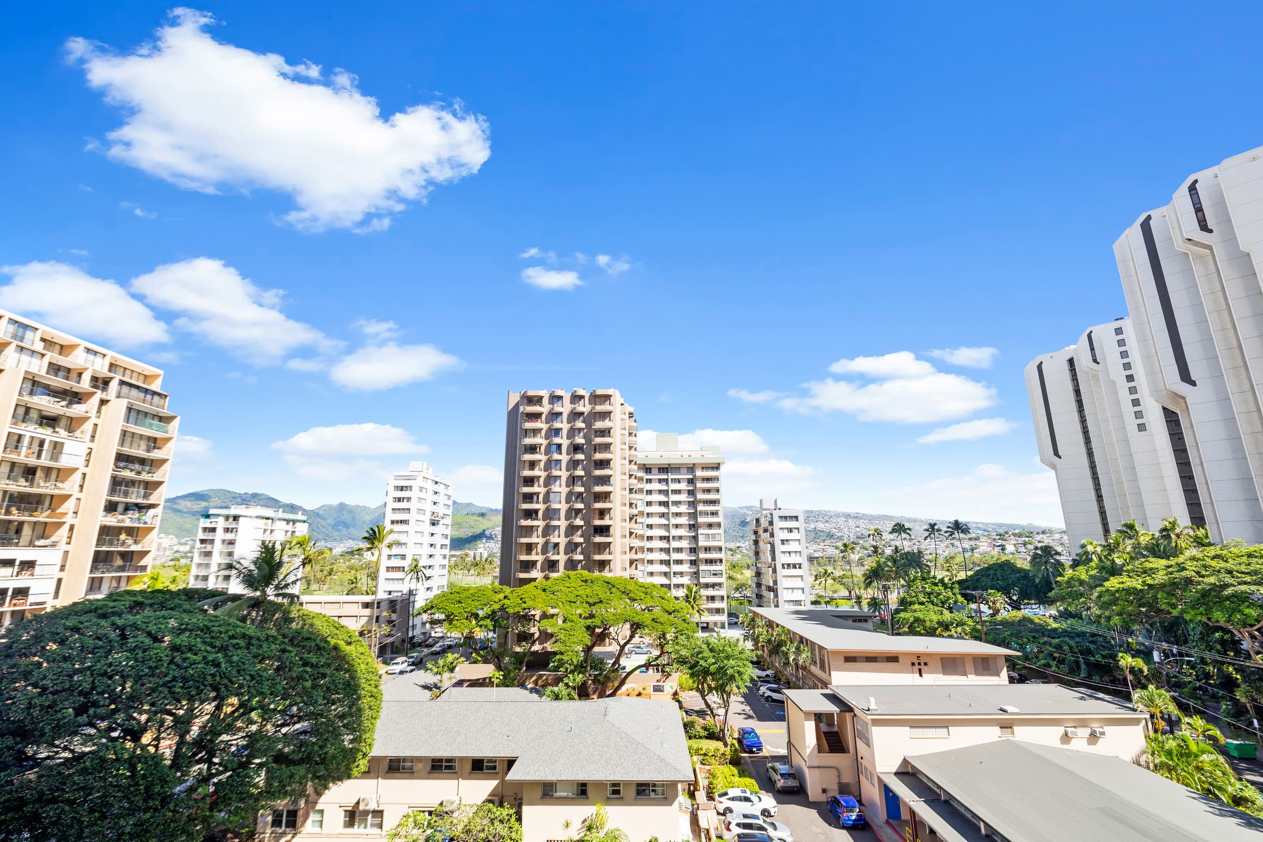 Condo in Honolulu · ★4.78 · 1 bedroom · 3 beds · 1 private bath - Image 28