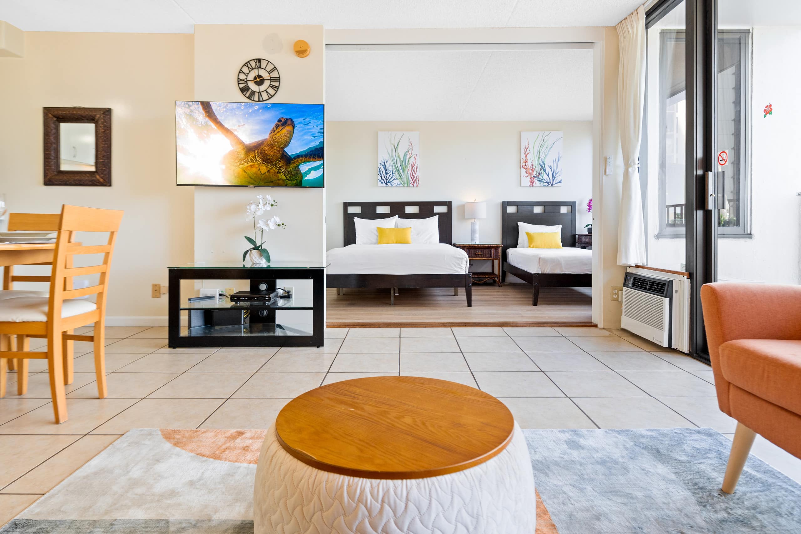 Condo in Honolulu · ★4.78 · 1 bedroom · 3 beds · 1 private bath - Image 9