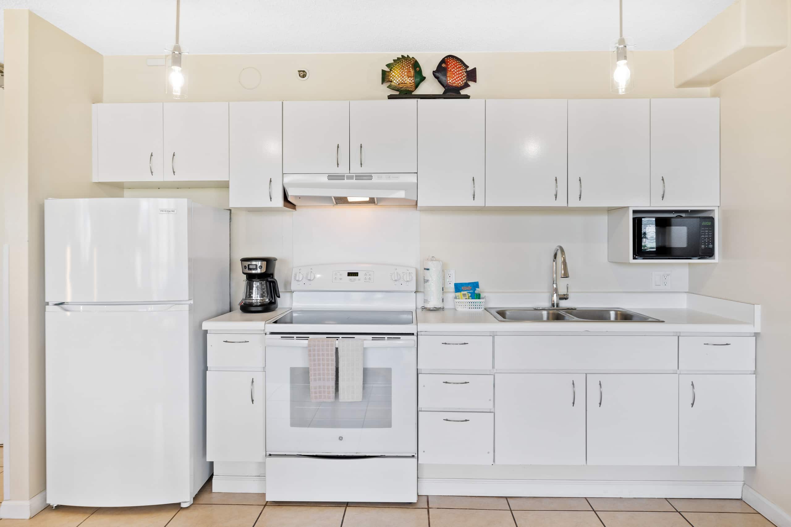Condo in Honolulu · ★4.78 · 1 bedroom · 3 beds · 1 private bath - Image 12
