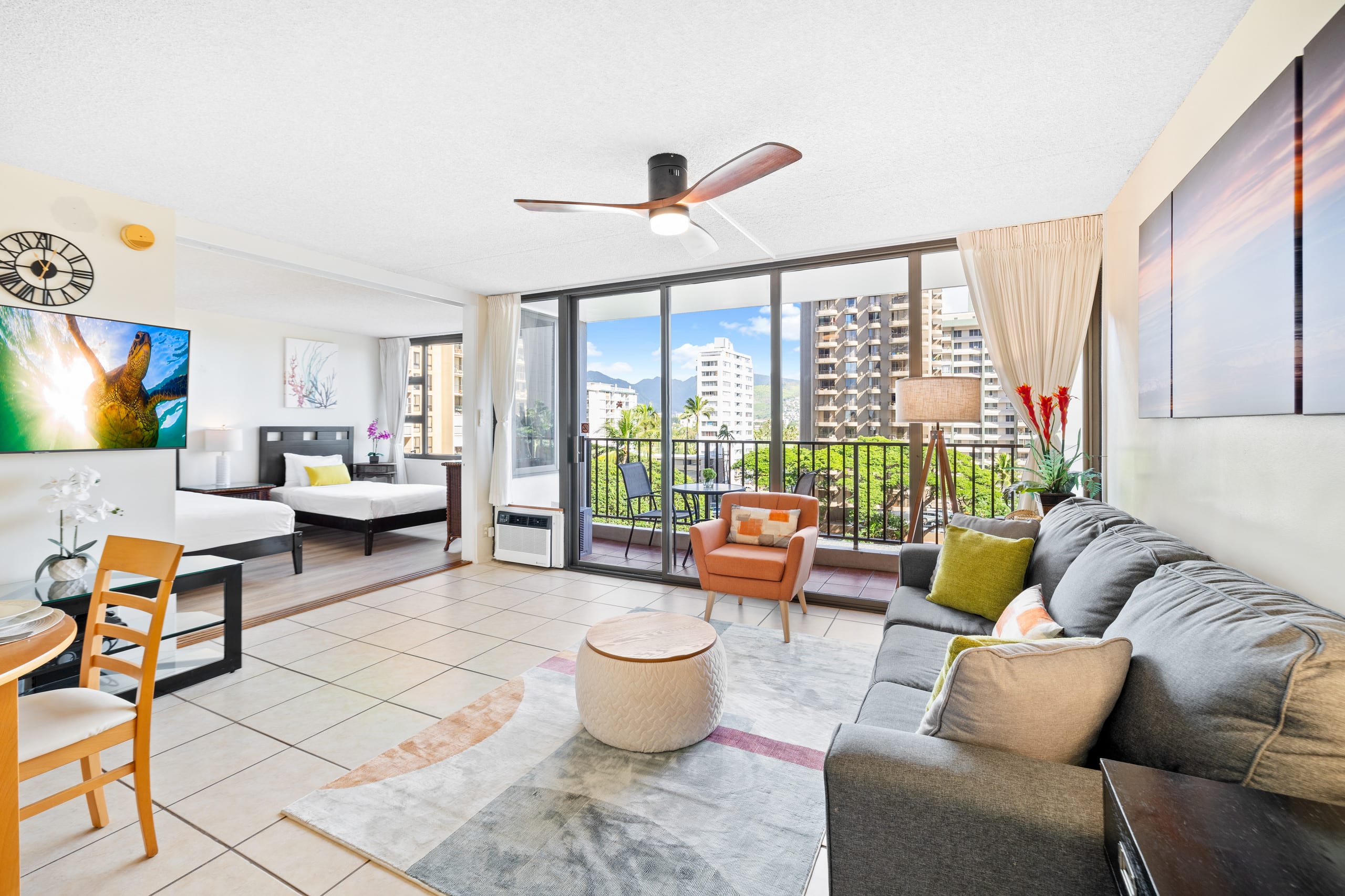 Condo in Honolulu · ★4.78 · 1 bedroom · 3 beds · 1 private bath - Image 2