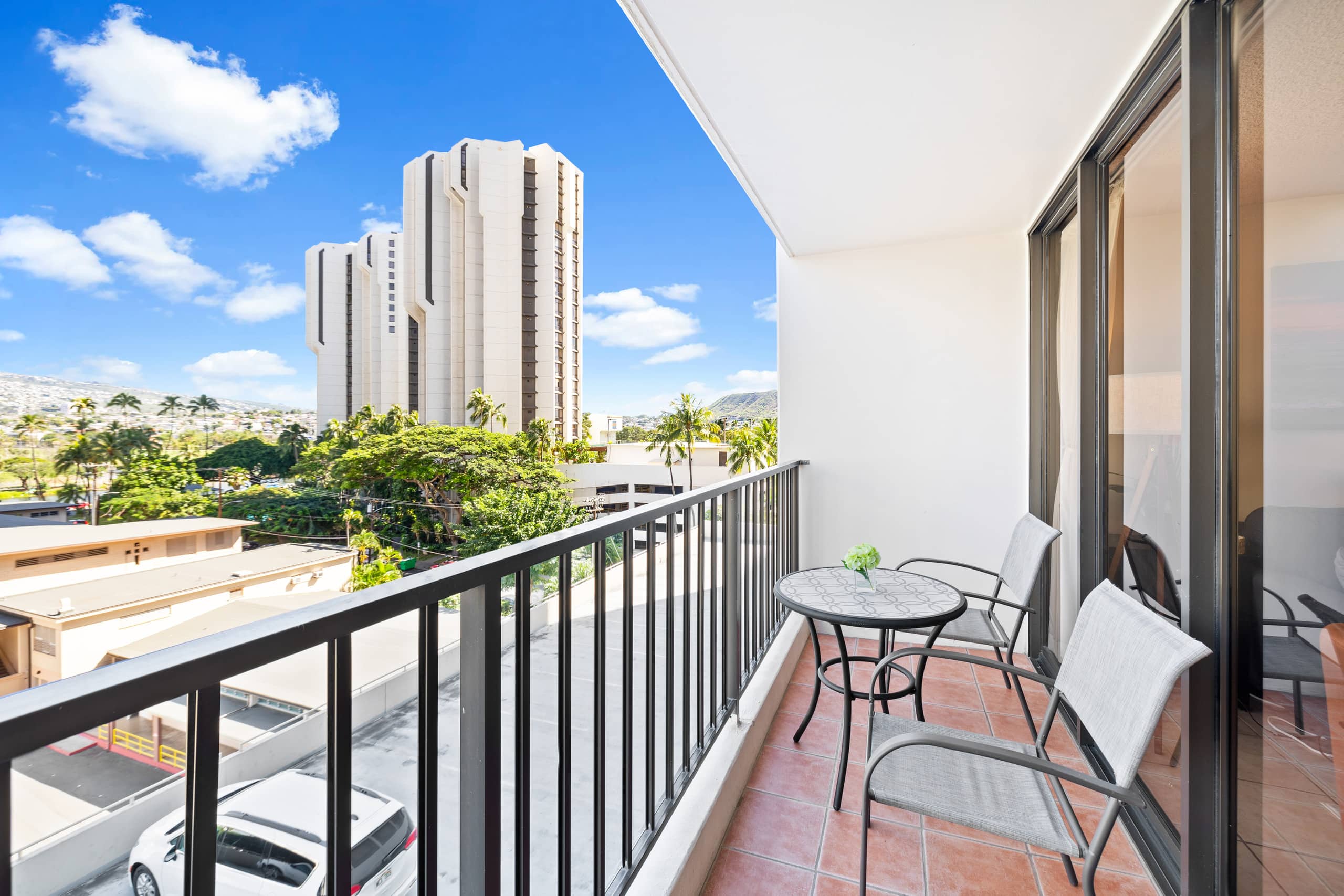 Condo in Honolulu · ★4.78 · 1 bedroom · 3 beds · 1 private bath - Image 26