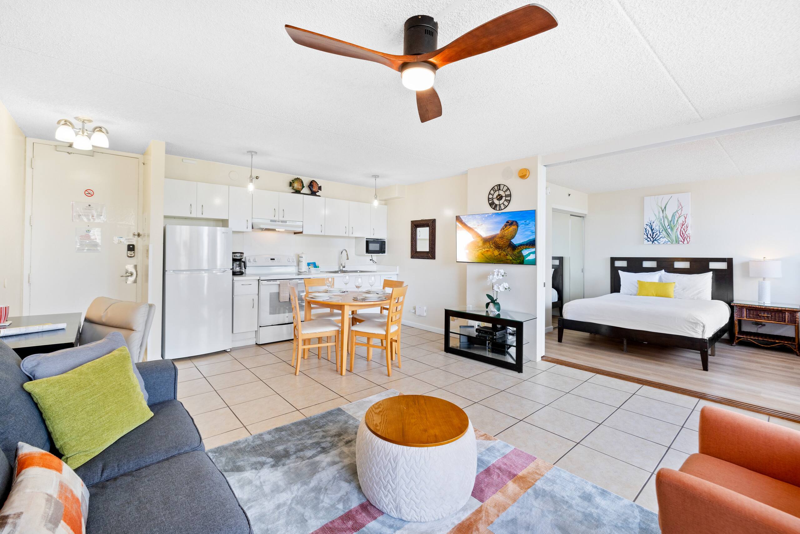 Condo in Honolulu · ★4.78 · 1 bedroom · 3 beds · 1 private bath - Image 3